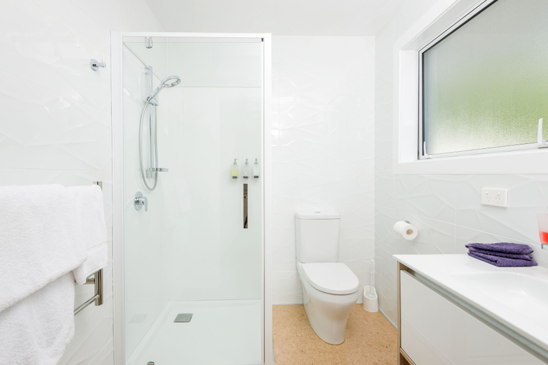 Bathroom 4, Adelphi Motel, Christchurch
