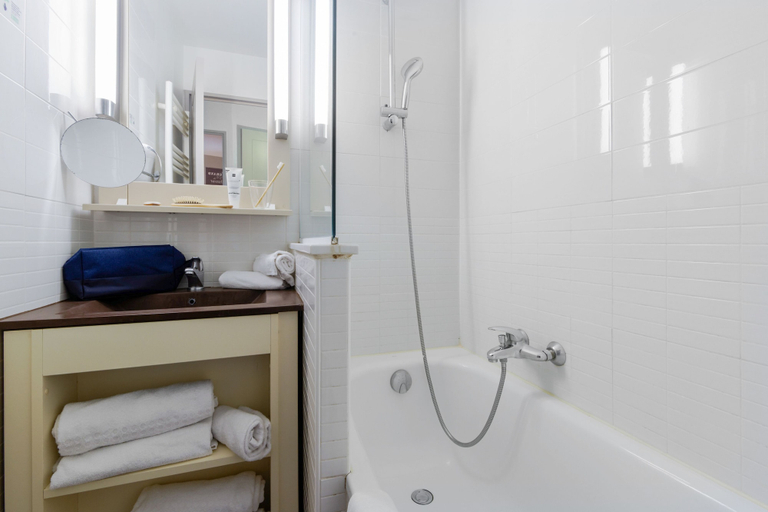 Bathroom 3, Pierre & Vacances Résidence Les Parcs de Grimaud, Var