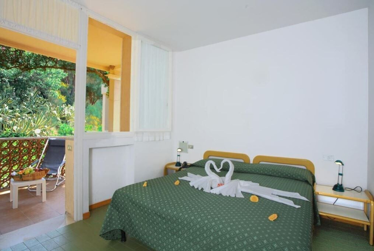 Bedroom 2, Club Hotel Marina 2, Livorno