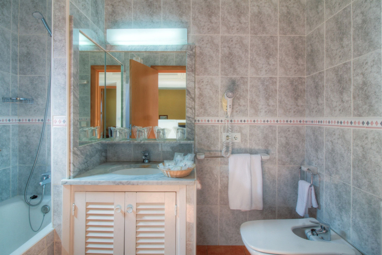 Bathroom 5, Hotel Club Sunway Punta Prima, Baleares