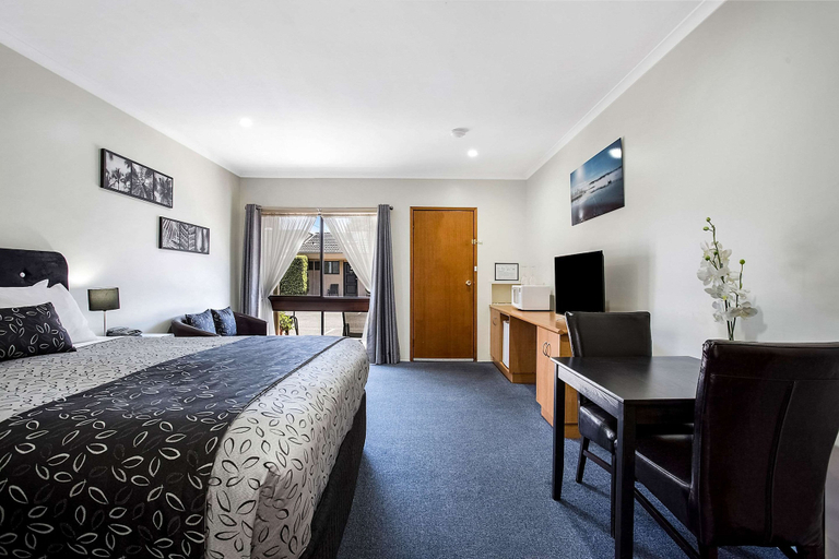 Bedroom 4, Comfort Inn May Park, Horsham - Central