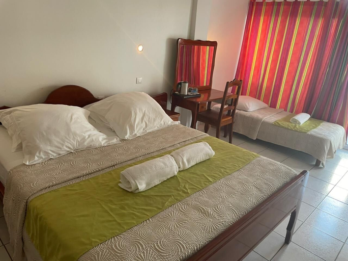 Bedroom 2, Le Rotabas, Sainte-Anne