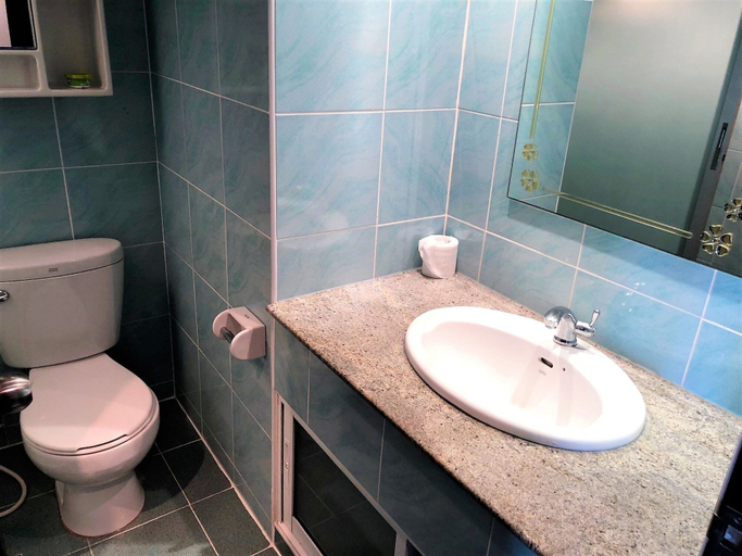 Bathroom, 15th Floor Sea View Apartment - Sleeps 2, Pattaya