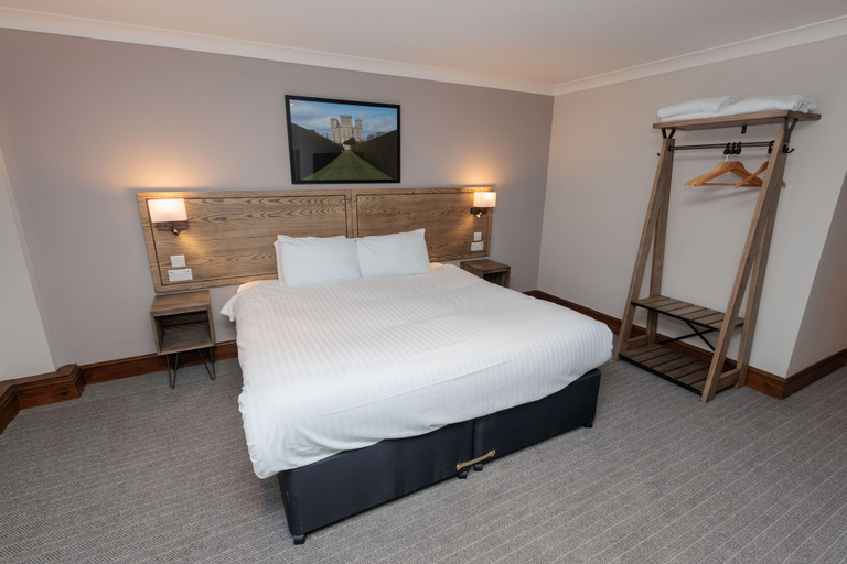Bedroom 2, Boundary, Alfreton by Marston's Inns, Derbyshire