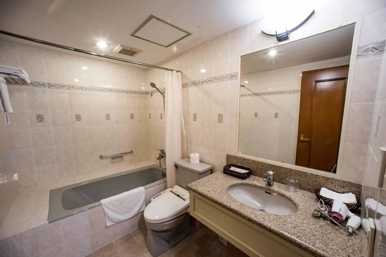 Bathroom 10