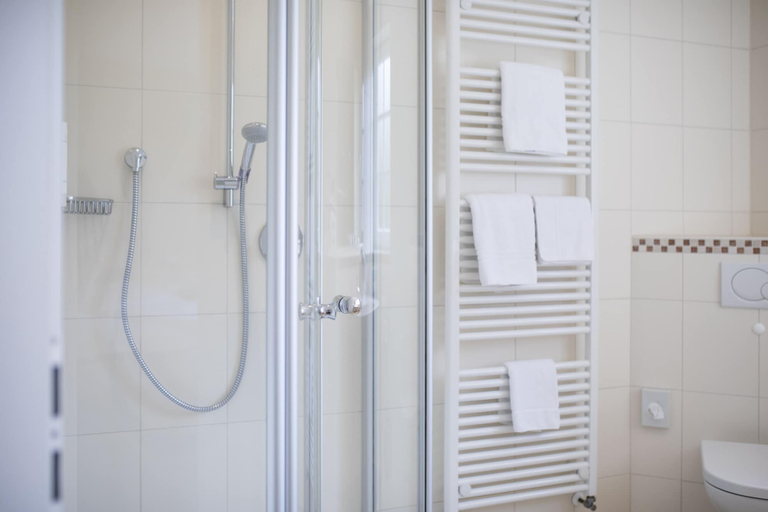 Bathroom 2, Hotel Wardenburger Hof, Oldenburg