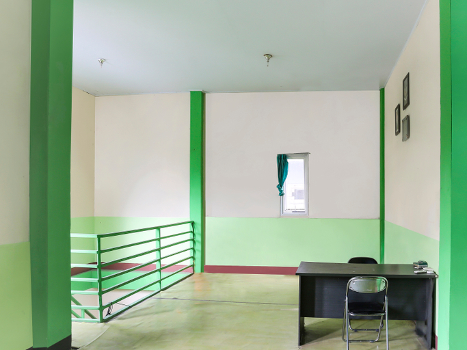 Public Area 2, Oyo 90825 Hotel Lizha 2, Kutai Kartanegara