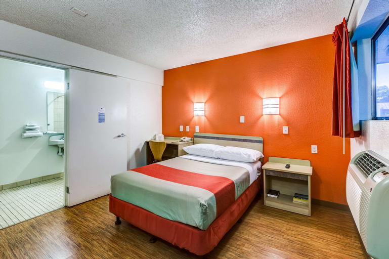 Bedroom 16