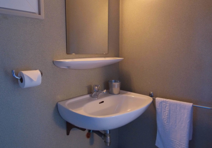 Bathroom 3, VVF Cantal Salers Vendes, Bassignac, Cantal