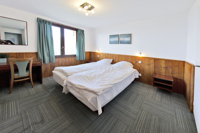Bedroom 2, Chalethotel Belle Etoile by Skinetworks, Isère