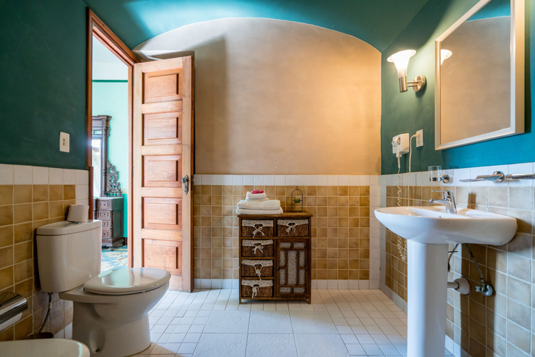 Bathroom 2, La Rosa de Ortega, Cerro