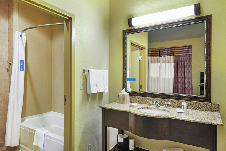 Bathroom 3, Hampton Inn & Suites Tulsa North/Owasso, Tulsa
