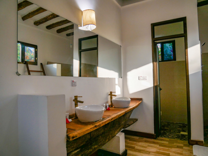 Bathroom 4, Zanzibar Beach Lodge, Kaskazini 'B'