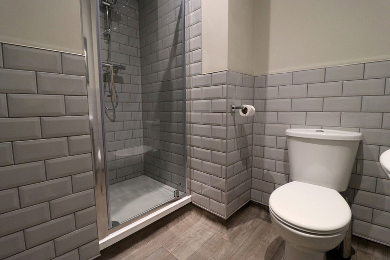 Bathroom 3, The Bridge Hotel, Bolton