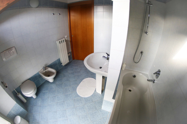 Bathroom 5, Donizetti Royal, Bergamo