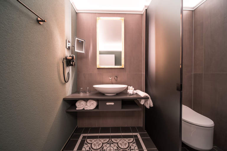 Bathroom 4