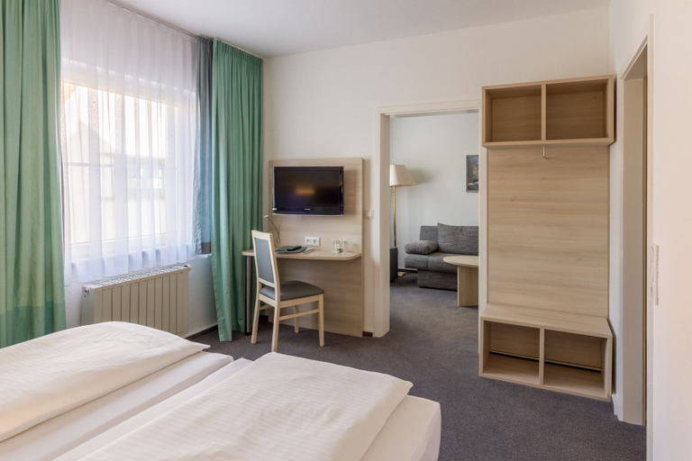 Bedroom 3, Hotel & Restaurant 5 Linden, Mansfeld-Südharz