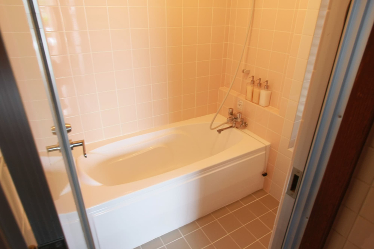 Bathroom 4, Cottage Hakuraku, Onna