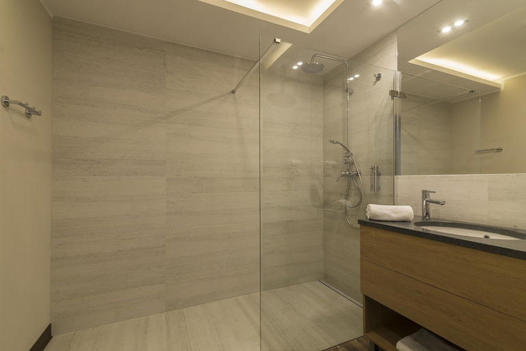 Bathroom 4, Citi Hotel's Wroclaw, Środa Śląska