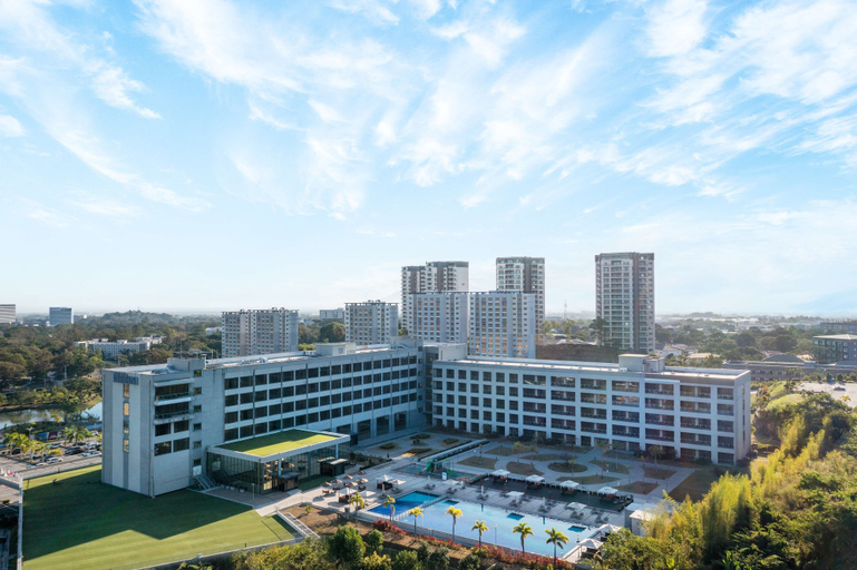 Exterior & Views 2, Hilton Clark Sun Valley Resort, Mabalacat