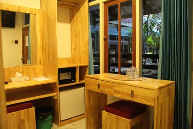 Bathroom 23