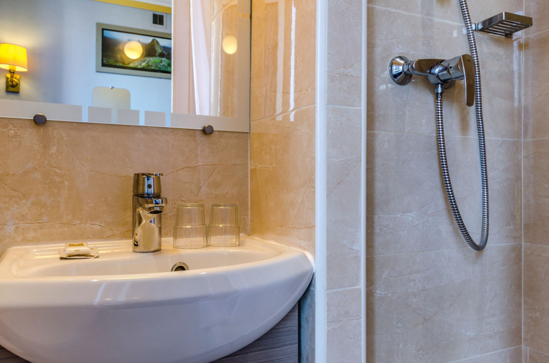 Bathroom, Avenir Hotel Montmartre, Paris