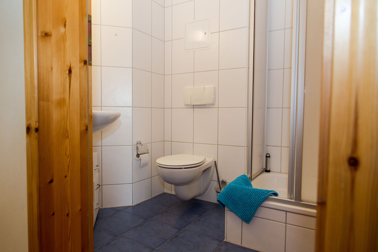 Bathroom 3, Ostsee-Landhaus, Rostock