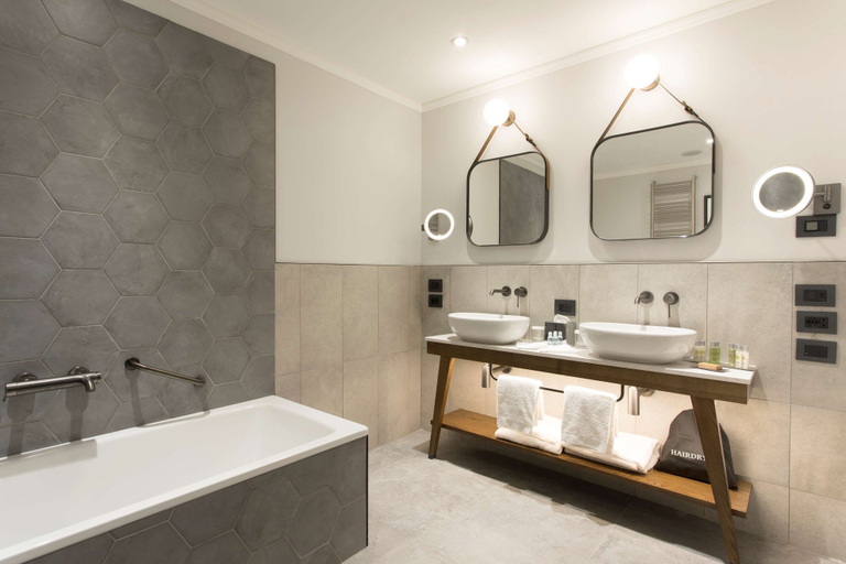 Bathroom 4, DoubleTree by Hilton Rome Monti, Rome