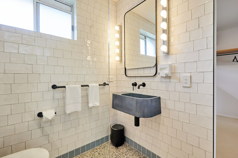 Bathroom 4, Blue Water Motel, Tweed Heads