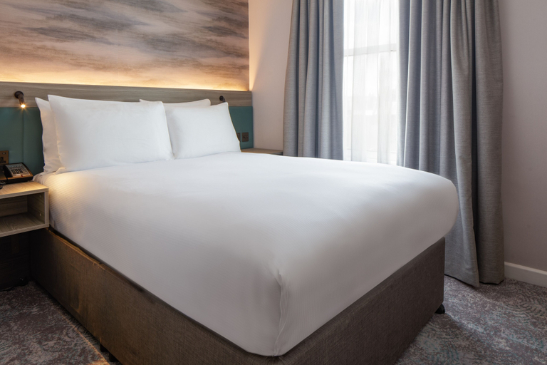 Bedroom 2, Doubletree by Hilton Bath, Bath and North East Somerset