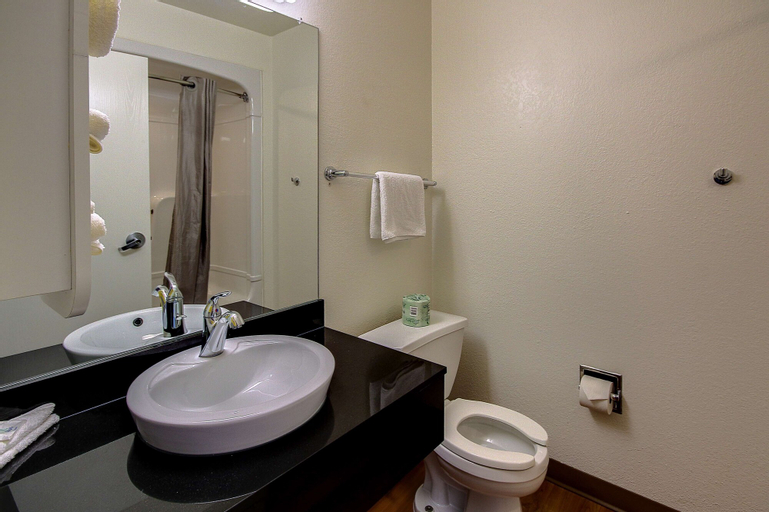 Bathroom 12