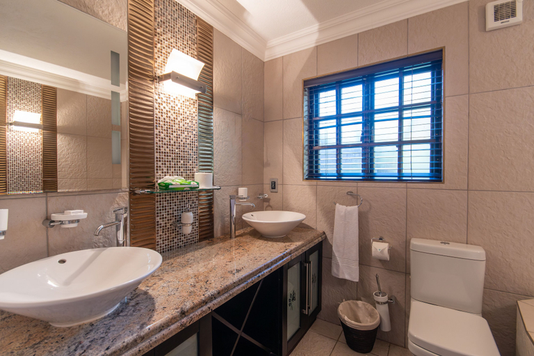 Bathroom 3, Kruger Park Lodge Unit No. 209, Ehlanzeni