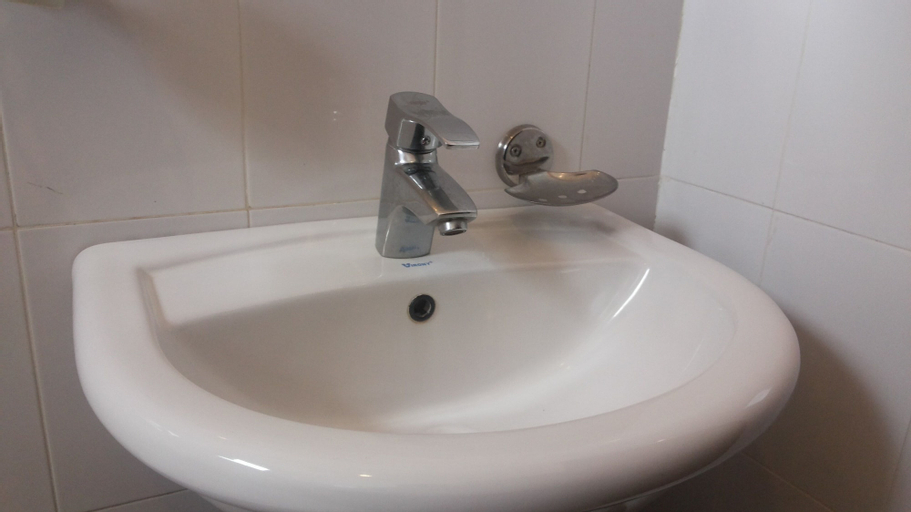 Bathroom 9