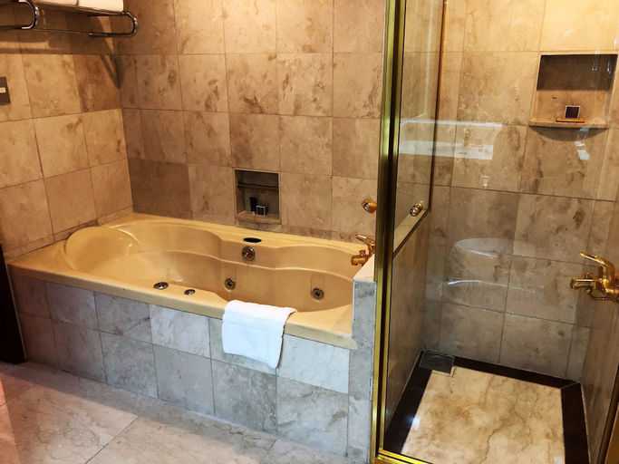 Bathroom 4