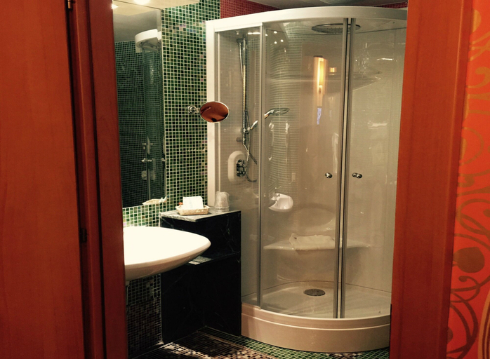 Bathroom 5, Hotel Il Guercino, Bologna