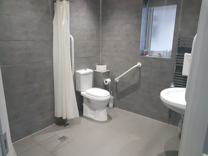 Bathroom 4, Charnwood Regency, Leicestershire