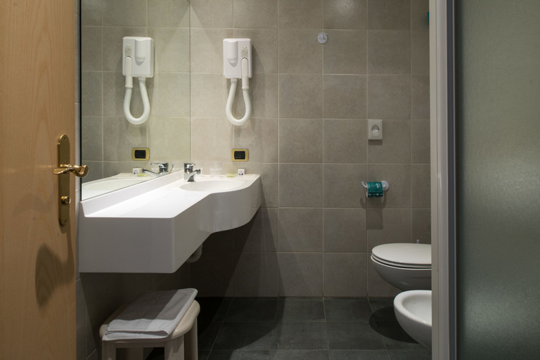 Bathroom 5, Aritz, Trento