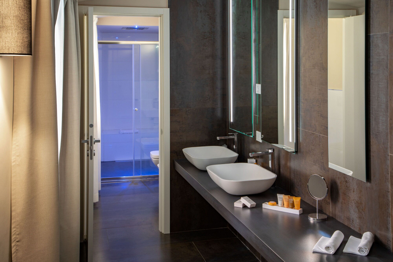 Bathroom 4, Cosmopolita Rome Colosseum, Tapestry Collection by Hilton, Roma