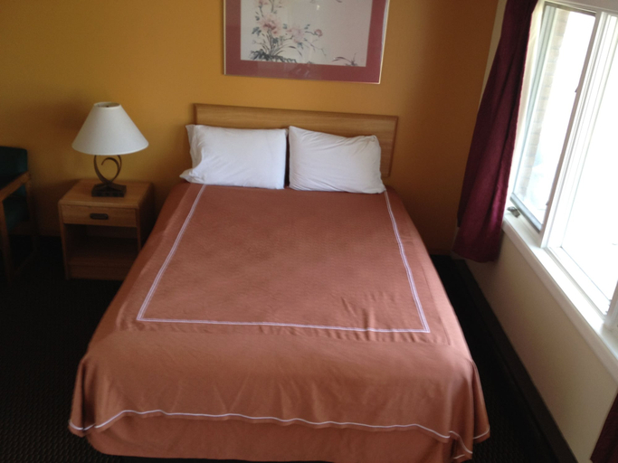 Bedroom 3, Caravan Motel, Niagara