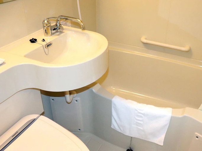 Bathroom 5, Toyoko Inn Aomori Ekimae, Aomori