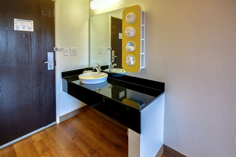 Bathroom 15