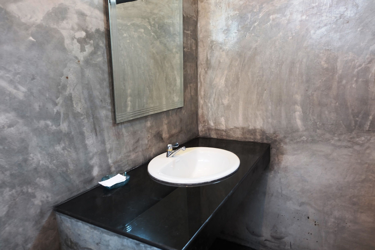 Bathroom 12