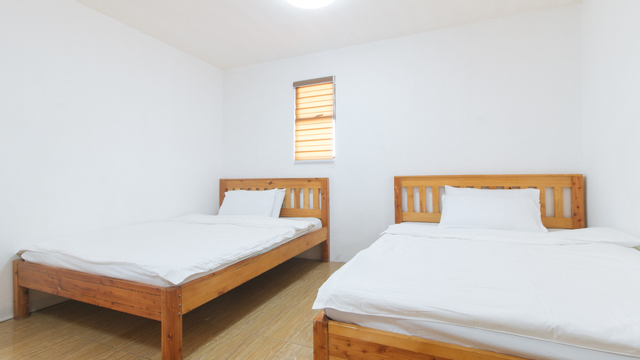Bedroom 4, RedDoorz @ Alquiza Residences Paranaque, Parañaque