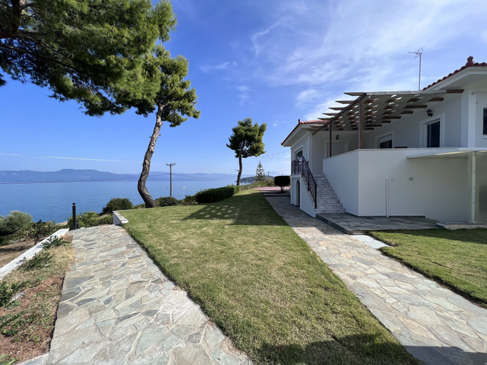 Property grounds 3, Villa Sophia in Drosia, Chalkis, Central Greece