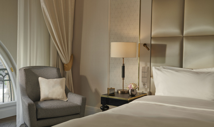 Bedroom 4, Párisi Udvar Hotel Budapest, part of Hyatt, Budapesti
