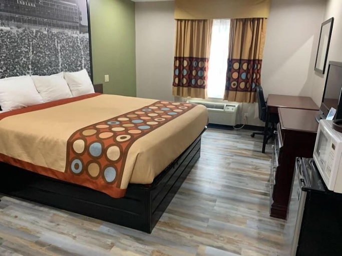 Bedroom 3, Super 8 by Wyndham Frankfort IN, Clinton