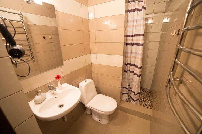 Bathroom 2, Aparthotel na Mytniy, L'vivs'ka