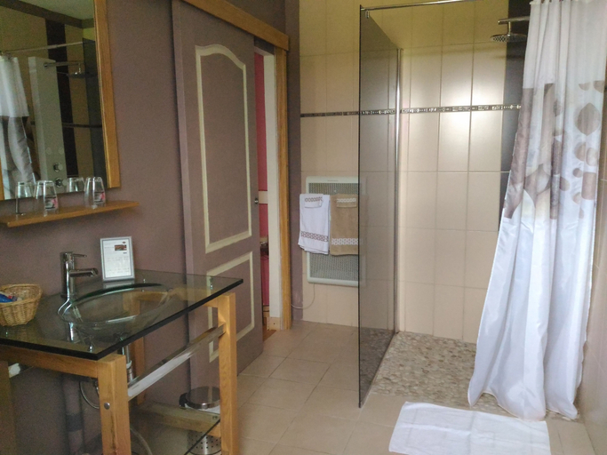 Bathroom 5, B&B Le Relais de Chantecor, Dordogne