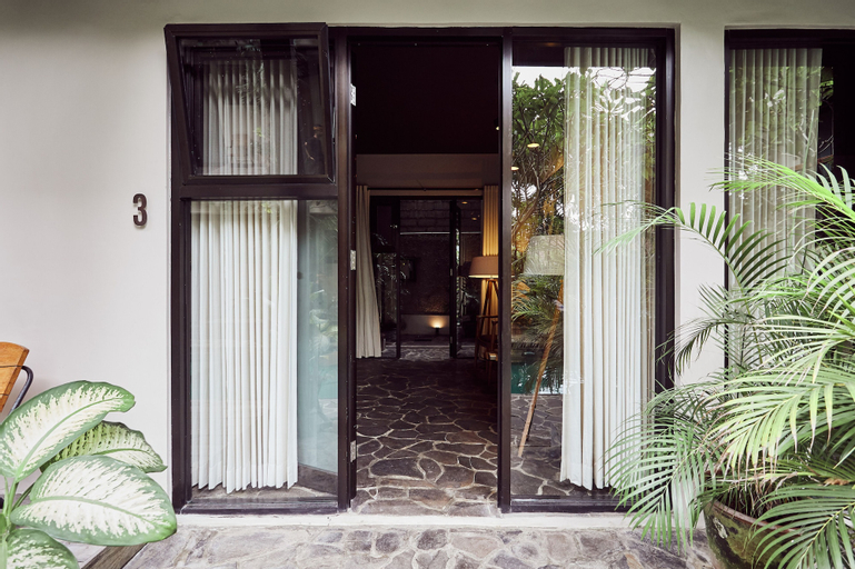 Exterior 17