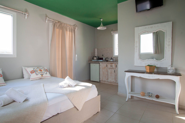 Bedroom 4, Golden Sun, Crete